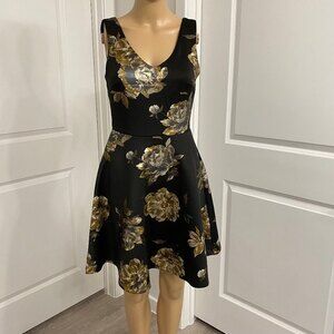 Soprano Women's Sleeveless Dress with Gold and Silver Floral Print. Black. Small